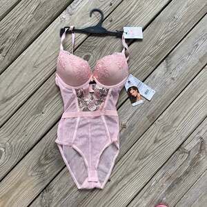 Daisy Fuentes Women's Pink Embroidered Teddy Size S. NEW!